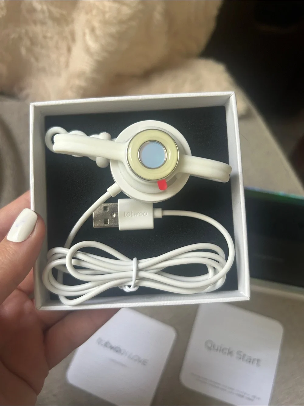 NEW in box Totwoo LOVE Smart Ring bracelet with Charger - White